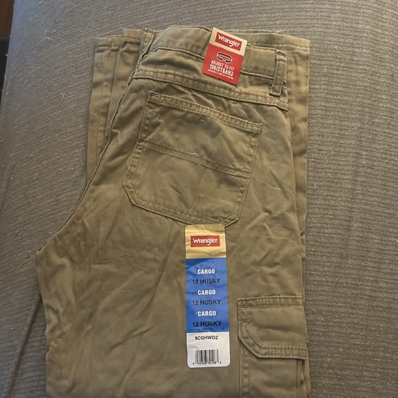 Boys Wrangler cargo pants with tags - Picture 2 of 2
